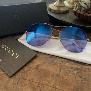 Round Gucci sunglasses